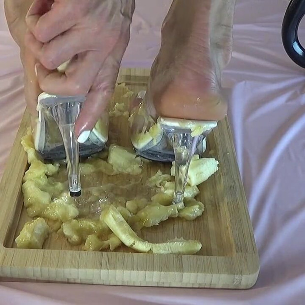 I Crush Bananas with My Beautiful Legs in High Heels