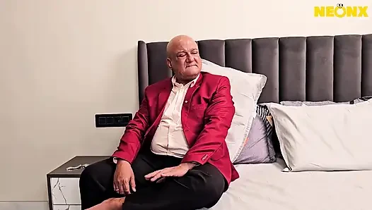 Büyük memeli Hintli bahu yaşlı şımarıkla sikişiyor
