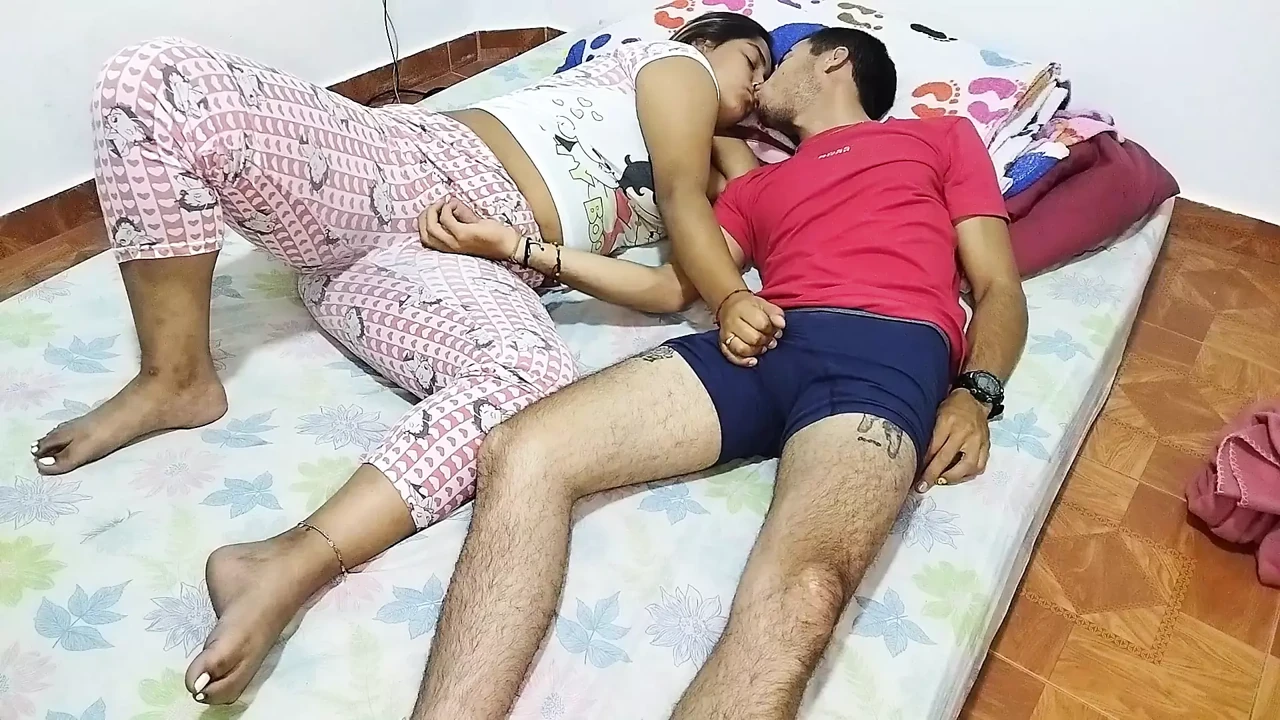 我在她准备食物时操她的朋友 - 重口味性爱 - 戴绿帽子 - 西班牙语色情