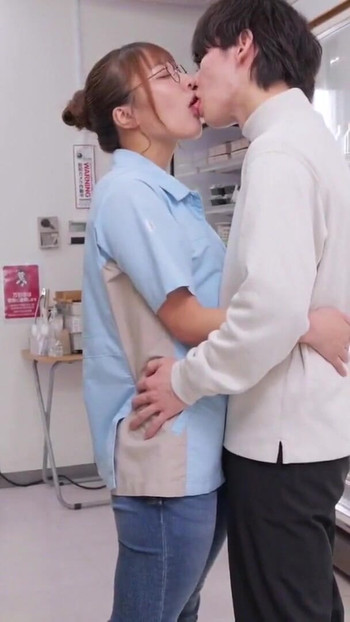 Bahagian 3 Wanita berkahwin bahagian yang berantakan hujung bar sentiasa di ambang ditembak! Hanya kemudian, kucai besar pesanan kondom yang banyak! ? Wanita berkahwin sambilan, yang tidak lagi kiri, berjuang untuk menjual kondom! | Klip 1