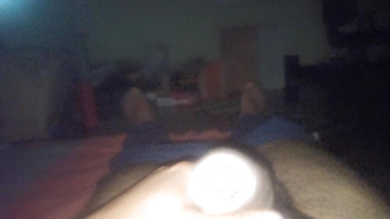 Jawan bhabhi ko dekh ke muth marai