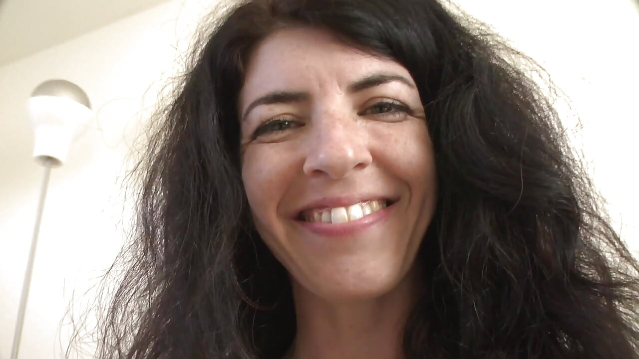 Hairy bush MILF blows Rodney and gets facial