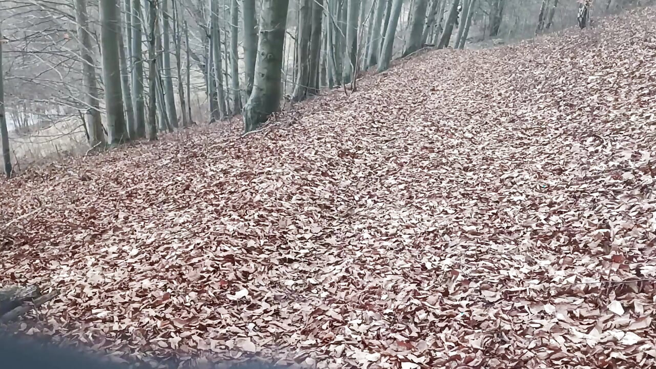 Мастурбация на улице в настоящем мужском любительском видео