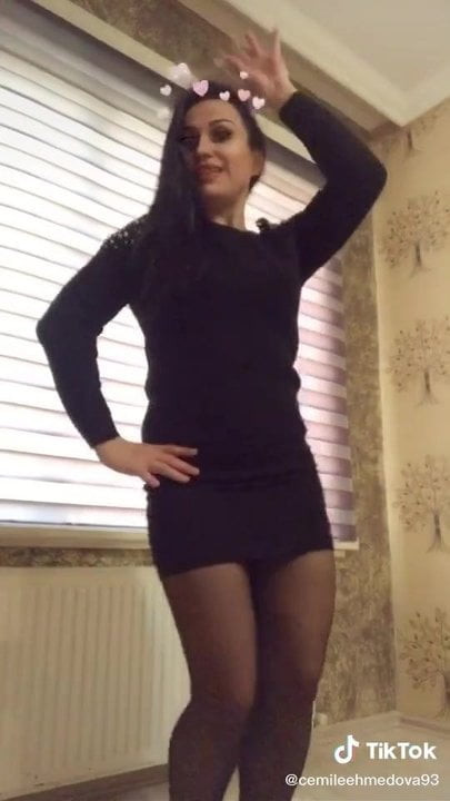 Aze Tiktok girl nylon feet