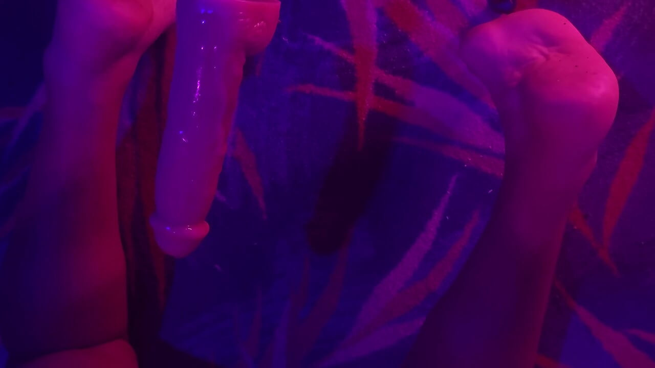 Big ass slut get fucked by fuck machine