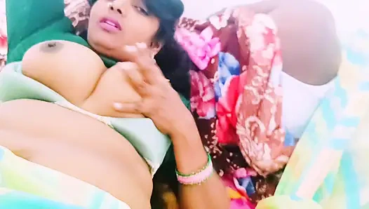 Hintli üçlü grup seks Hintli güzel ev hanımı husbend'i aldatıyor, husbend'in arkadaşını sikiyor. Telugu Adio.