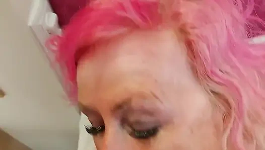 Olgun büyük memeli oral seks