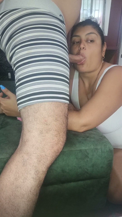My stepsister bbw Alydenaliofial sucks me and pulls my cock until she takes out the milk | Clip 1