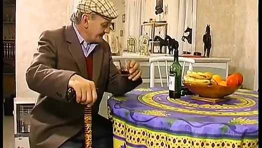 Satmak için her şeyi yapacak bir ev satıcısı.