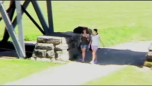 O sıkı anal deliğini siktiren bir Fransız bebek
