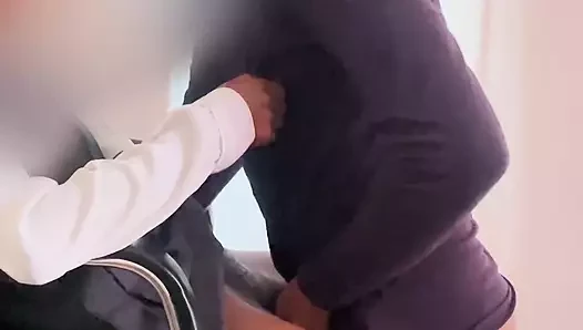 Minik Afrikalı genç kız üniformalı öğretmeni tarafından sikiliyor