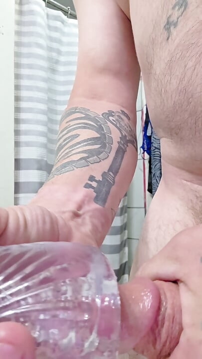 Ordentlige badeværelsesstrøg cumshot