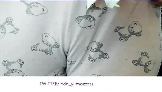 CAMELTOE- MEMEK BENGKAK- MASTURBASI DENGAN PIYAMA