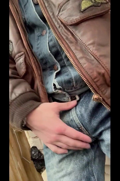 Kinkysirius Enjoy Rain Shower in Brown Vintage Leather Bomber and Levis Jeans Outfit