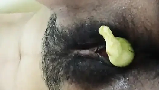 Gadis sange desi masturbasi dengan dildo