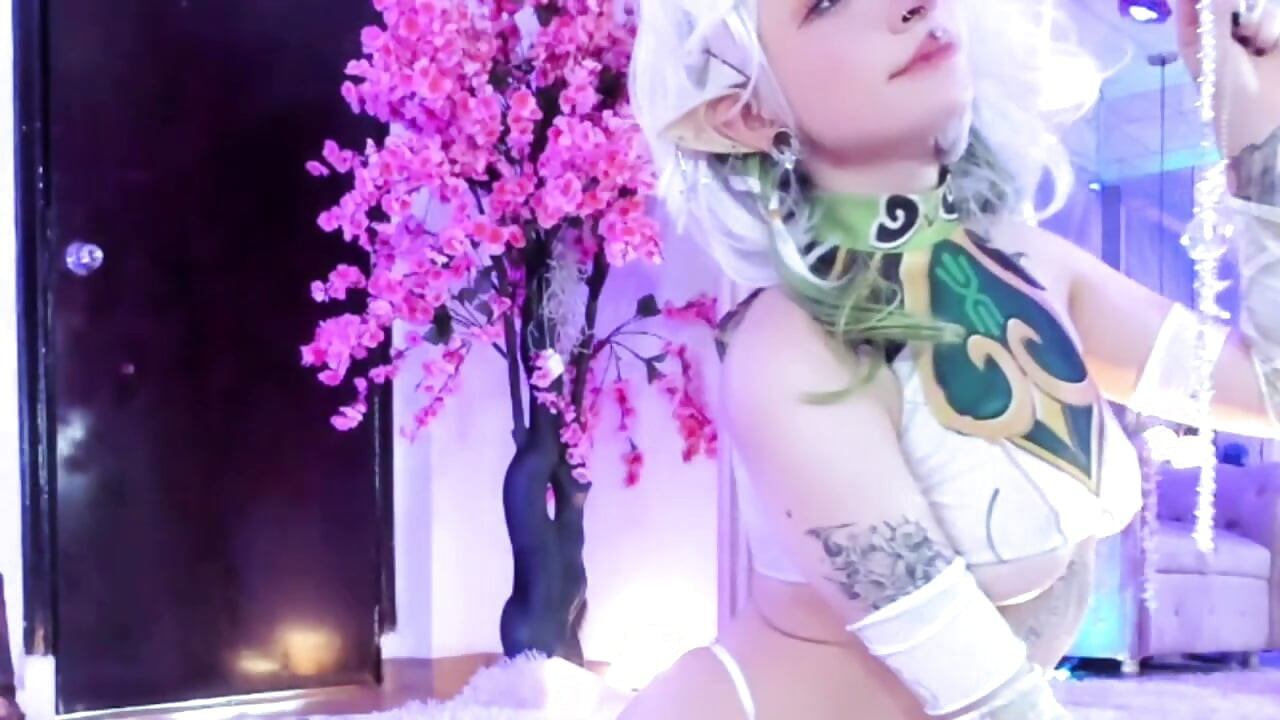 Petite nahida play whit gagtoy