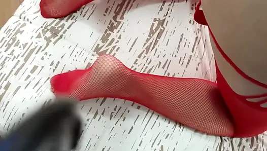 Пасынок хочет засунуть свой большой член в мою задницу и кончает в мою волосатую киску