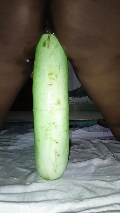 Bhabhi Ne bahut badi louki chut me dal diya