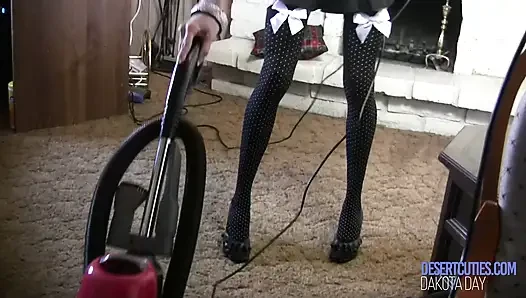 Dakota day si cewek kurus lagi asik fingering memeknya pakai cosplay
