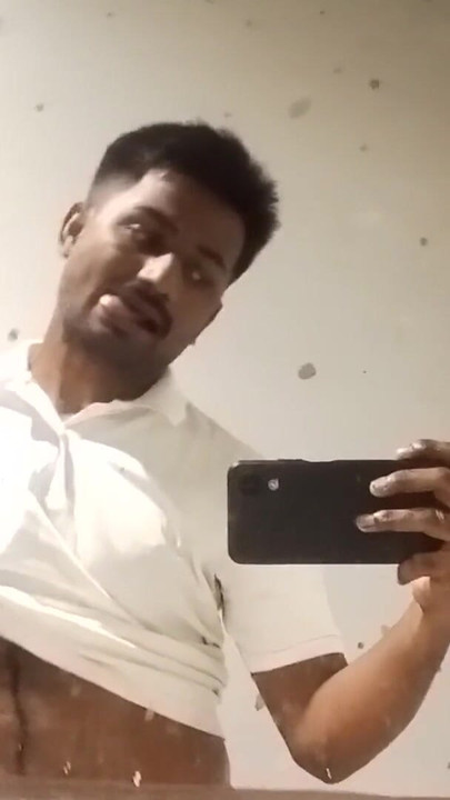 ポルノスターVIPがセルフハンドポンプで|クリップ1