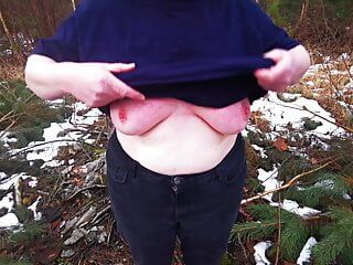 Brüste behandeln im Schnee