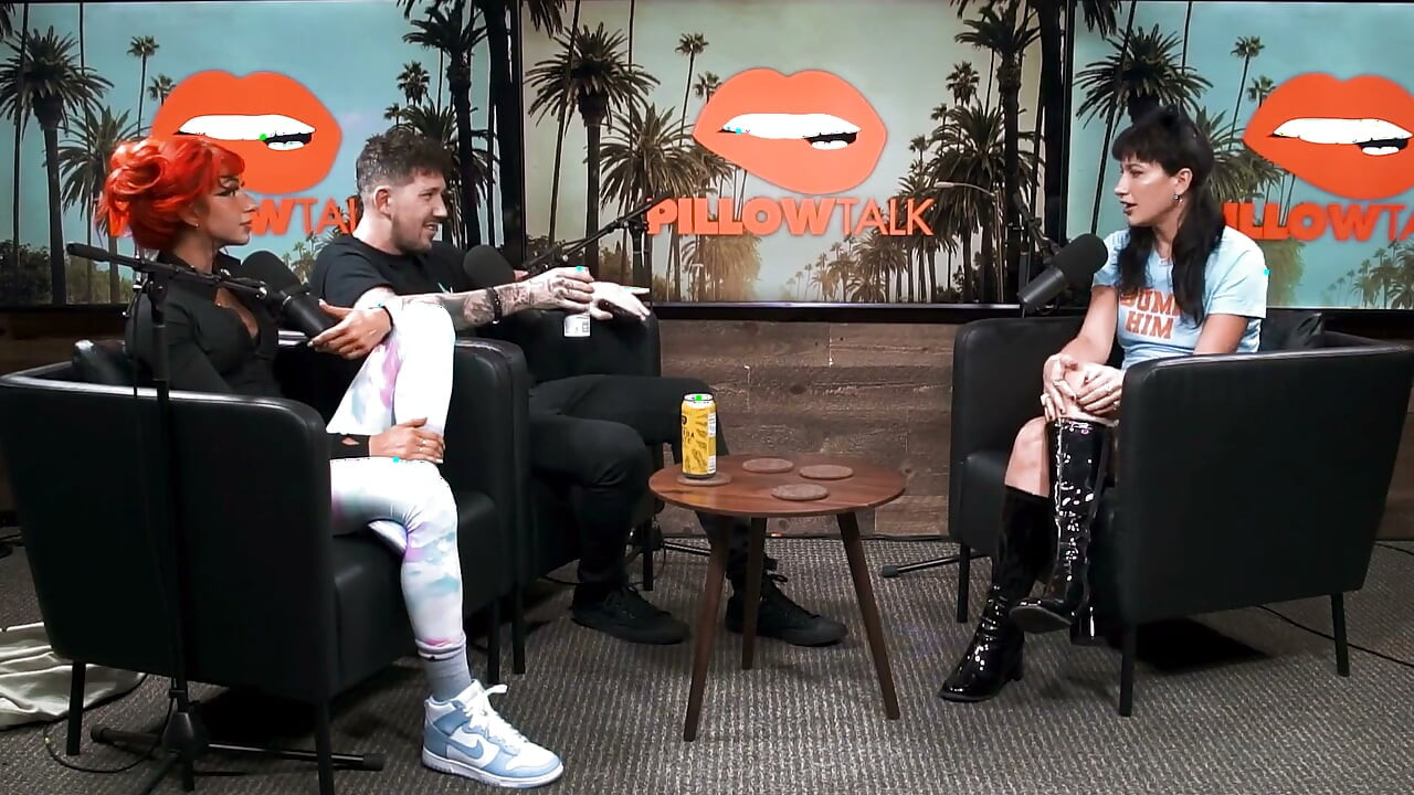 Lexy panterra schudt kont in podcast studio!