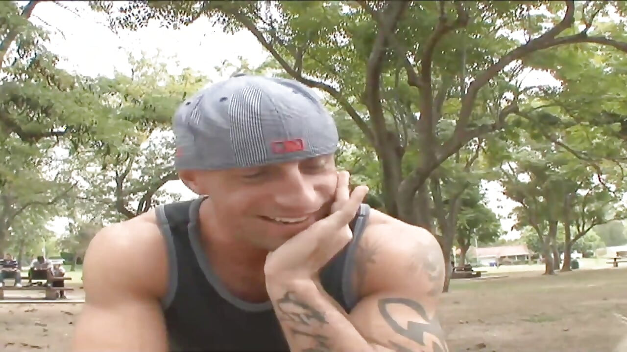 Horny MILF Lisa Lennox proves too much for stud