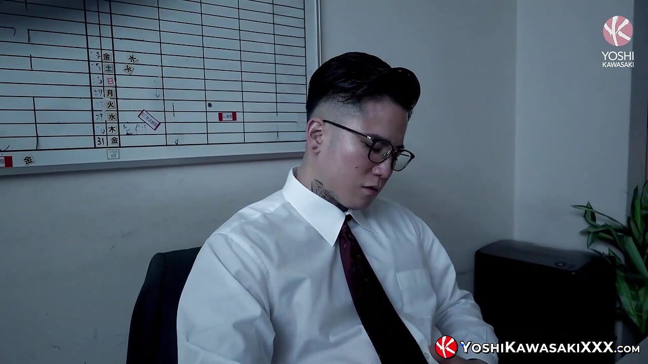 YOSHIKAWASAKIXXX - Le japonais Yoshi Kawasaki a une surprise dans son trou du cul