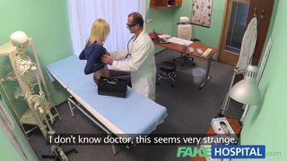 Fakehospital 苗条的金发女郎接受医生的建议