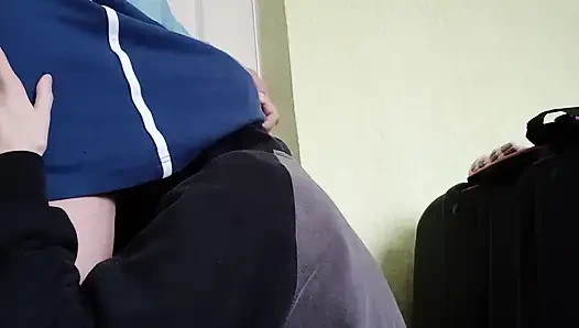 Dua tetangga menyembunyikan fakta bahwa mereka adalah lesbian