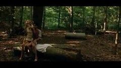Sarah Michelle Gellar трахнули в лесу