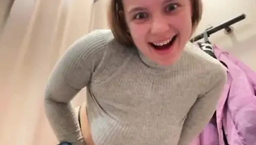 Extreme cumming in the locker room with jucielussie