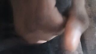 Indio chico masturbación con la mano con gemidos primera masturbación con la mano