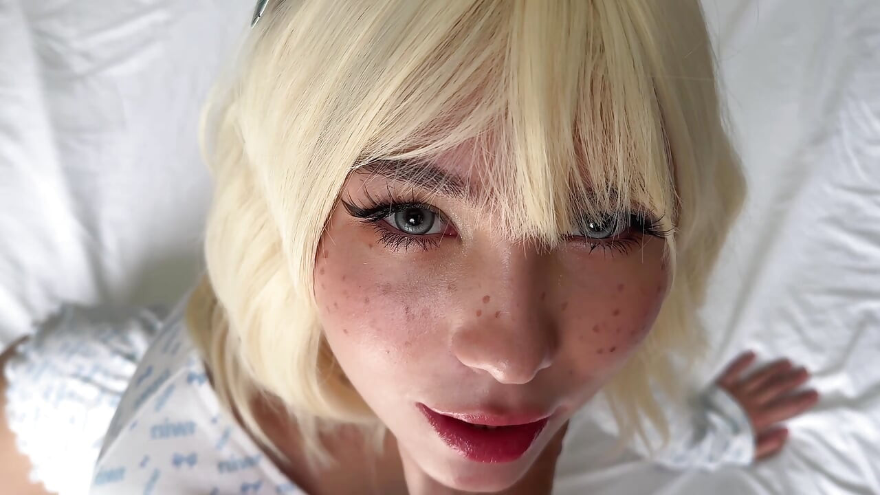 สาวน่ารักชาวเอเชียน่ารักมีหีน้อยที่แน่นที่สุด