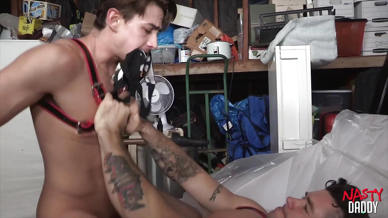 Jack Turner และ Trenton Ducati พ่อลามกมอบให้กับความปรารถนาและการควบคุมควยดิบ