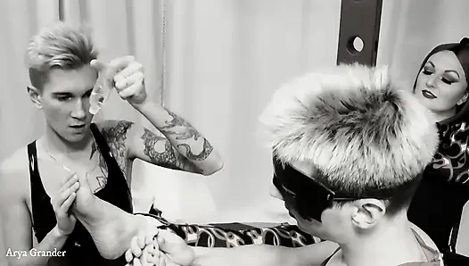 Fußfetisch-video selbstgedreht, herrin und ihre sklaven haben füße spaß