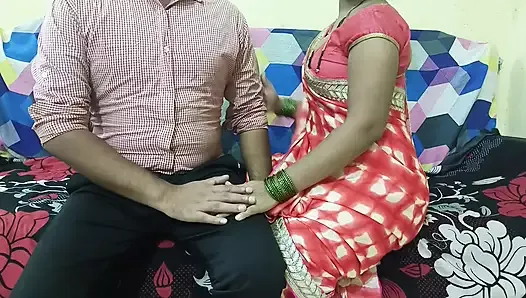 Индианка чачи Мумбай Ашу Naaked приветствует член ее сводного племянника, грязно разговаривает на хинди