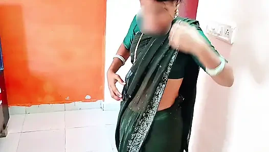 Die Schwägerin des Desi-Dorfes nimmt sperma mit einem großen desi-schwanz in den mund.