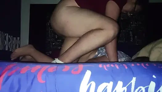 Şişman komşumu sikini içine sokmaya davet ediyorum.