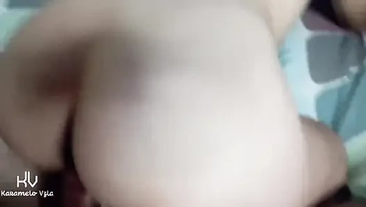 Мой сосед пришел за водой и дал мне его огромный эрегальный член мне в рот и опустил его сперму в мой анус