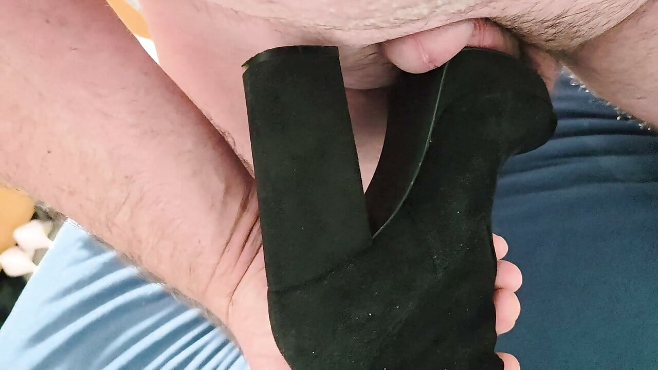 Romance desafiador com botas GoGo de camurça preta acima do joelho 36