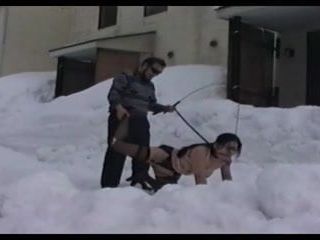 Zabawa na śniegu BDSM