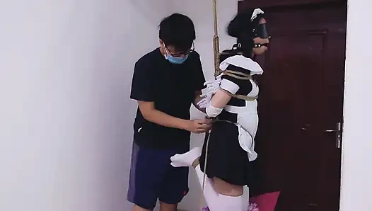 Whh02 - gadis cina dengan stoking putih dan matanya ditutup, diikat dengan tali bergeliat sampai orgasme