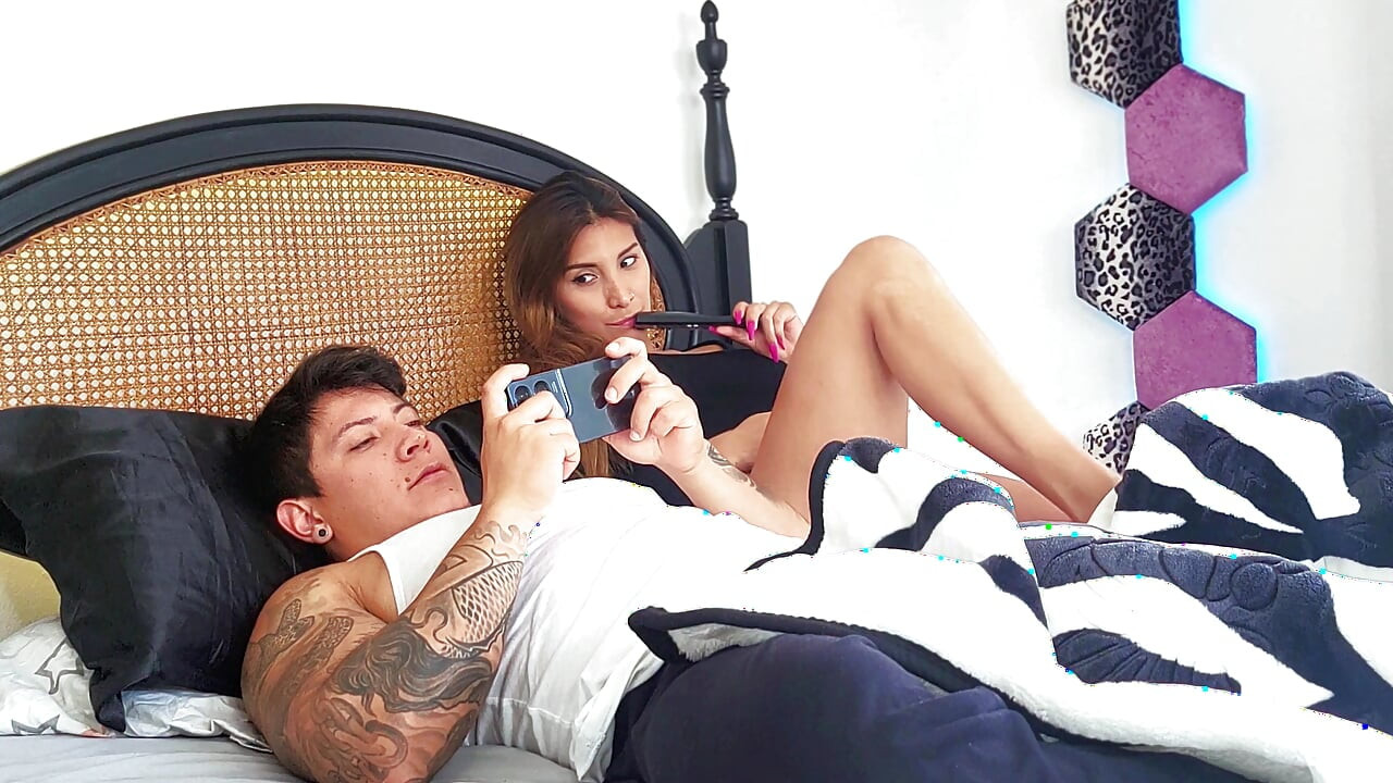 Meine stiefschwester will nicht nur ein bett teilen, sie will auch, dass ich sie ficke!