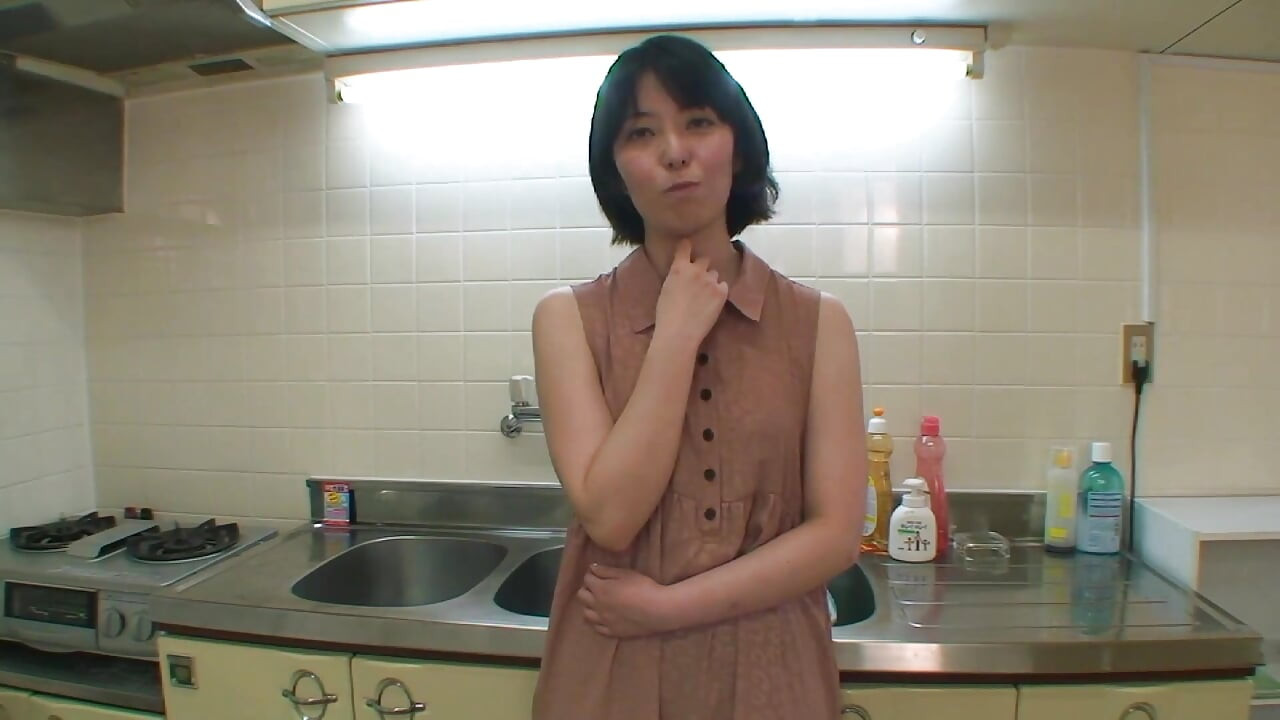 他在厨房里有她的狗式