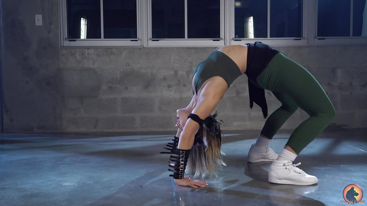 Sonya Blade Pussy Spreading