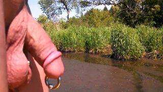 Moi en train de faire du canoë, je prends le soleil à poil