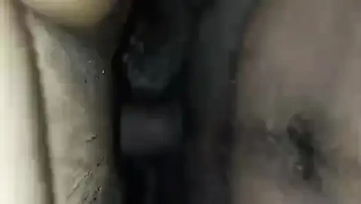 Sie squirtet beim harten sex