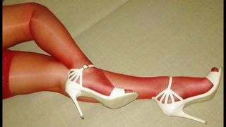 Las sandalias de tacón beige de mi novia folladas por un amigo