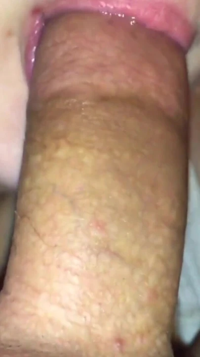 饥渴妈妈吮吸坚硬鸡巴并吞下每一滴精液 | 短片 3